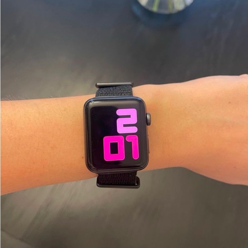 Apple Watch: Series 3, 42mm, Space Gray, Aluminum Case